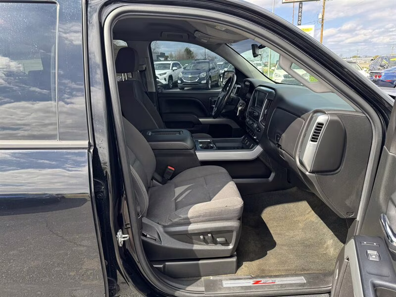 2018 Black Chevrolet Silverado 1500 LT 4X4 Truck