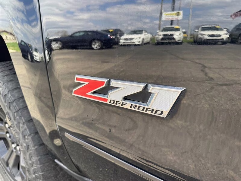 2018 Black Chevrolet Silverado 1500 LT 4X4 Truck