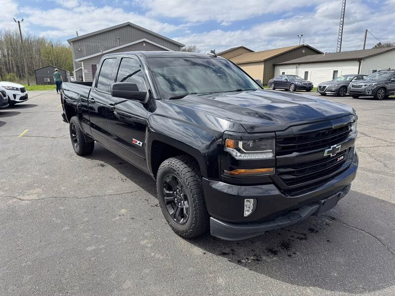 2018 Black Chevrolet Silverado 1500 LT 4X4 Truck