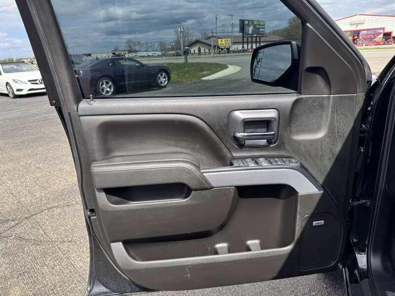 2018 Black Chevrolet Silverado 1500 LT 4X4 Truck