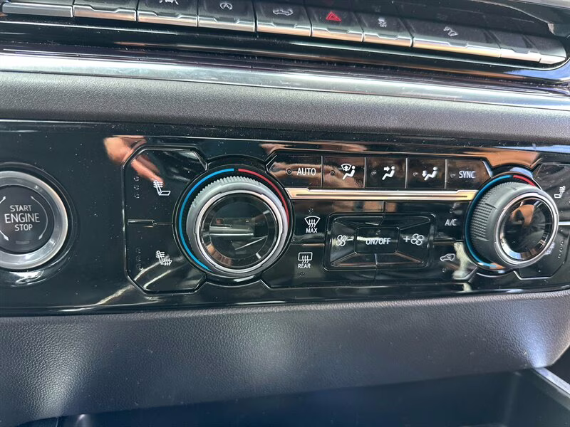 2023 Summit White Chevrolet Silverado 1500 LT Trail Boss BDS LIFT LOTS OF EXTRAS!! 4X4 Truck