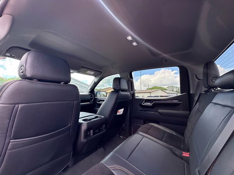 2023 Summit White Chevrolet Silverado 1500 LT Trail Boss BDS LIFT LOTS OF EXTRAS!! 4X4 Truck