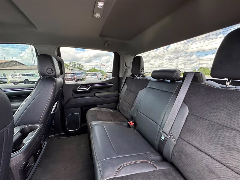 2023 Summit White Chevrolet Silverado 1500 LT Trail Boss BDS LIFT LOTS OF EXTRAS!! 4X4 Truck