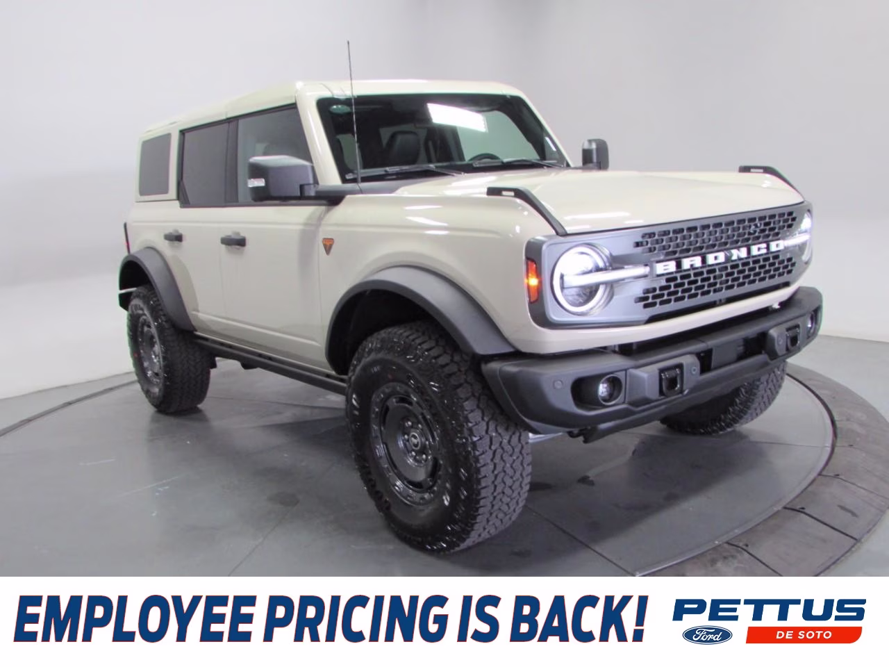 2025 Desert Sand Ford Bronco Badlands 4X4 SUV
