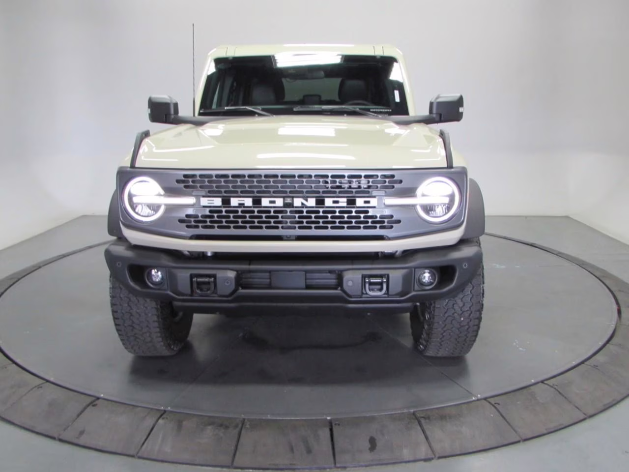 2025 Desert Sand Ford Bronco Badlands 4X4 SUV