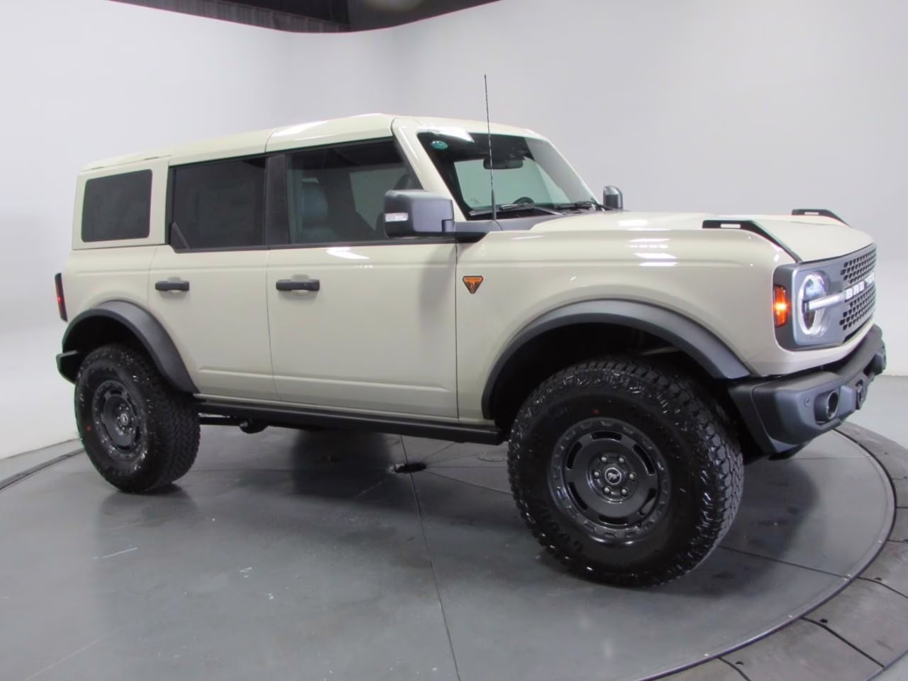 2025 Desert Sand Ford Bronco Badlands 4X4 SUV
