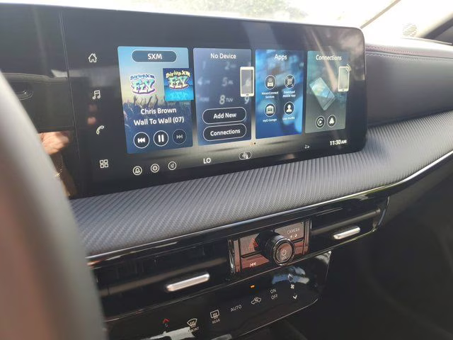 2026 White / Black Nissan Kicks SR FWD SUV