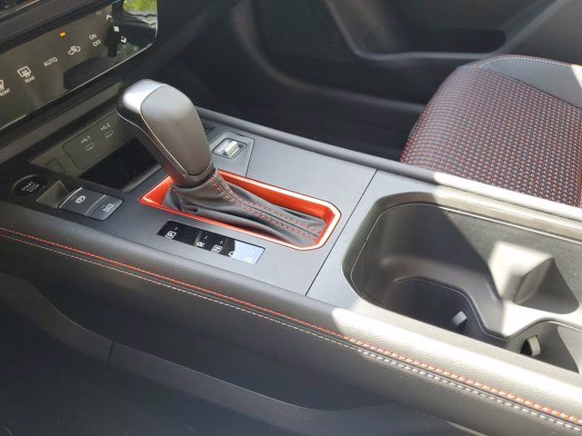 2026 White / Black Nissan Kicks SR FWD SUV