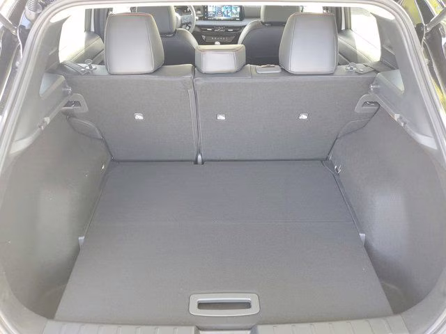 2026 Aspen White/Super Black Nissan Kicks SR FWD SUV