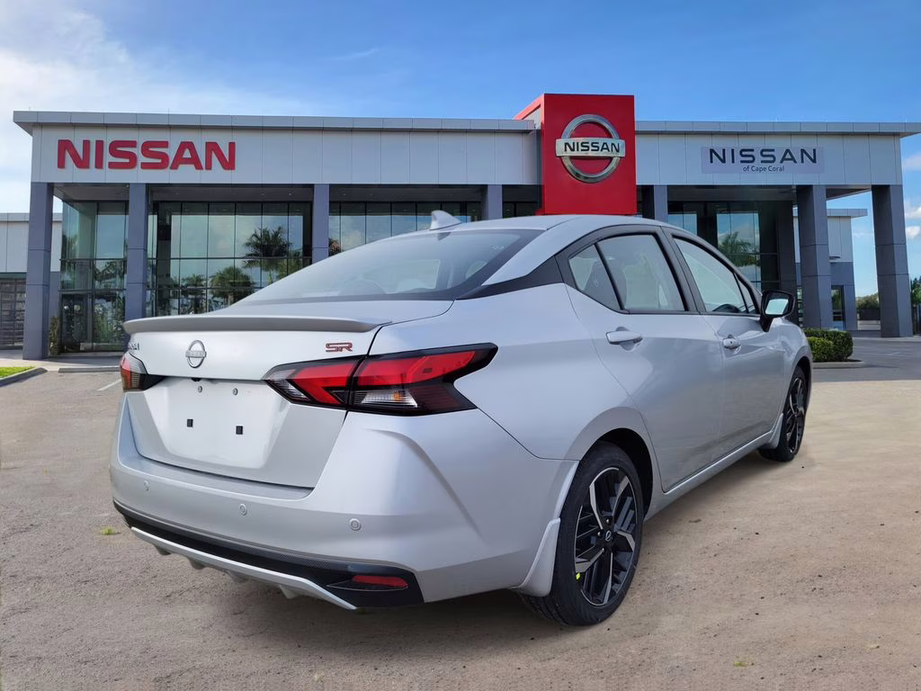 2025 Brilliant Silver Metallic Nissan Versa 1.6 SR FWD Sedan