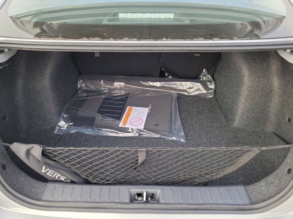 2025 Brilliant Silver Metallic Nissan Versa 1.6 SR FWD Sedan