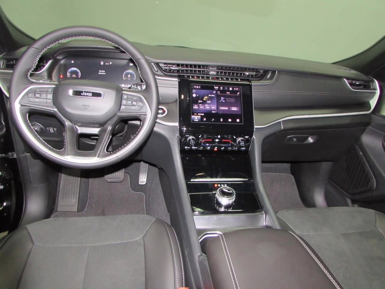 2025 Diamond Black Crystal Pearlcoat Jeep Grand Cherokee L Altitude X 4X4 SUV