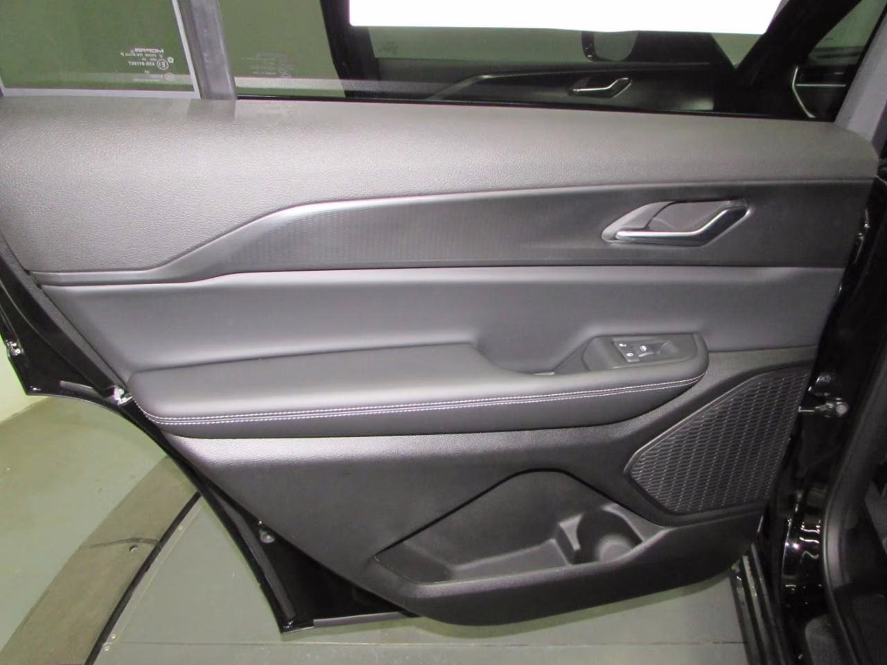 2025 Diamond Black Crystal Pearlcoat Jeep Grand Cherokee L Altitude X 4X4 SUV