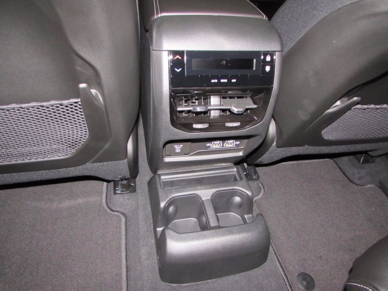 2025 Diamond Black Crystal Pearlcoat Jeep Grand Cherokee L Altitude X 4X4 SUV