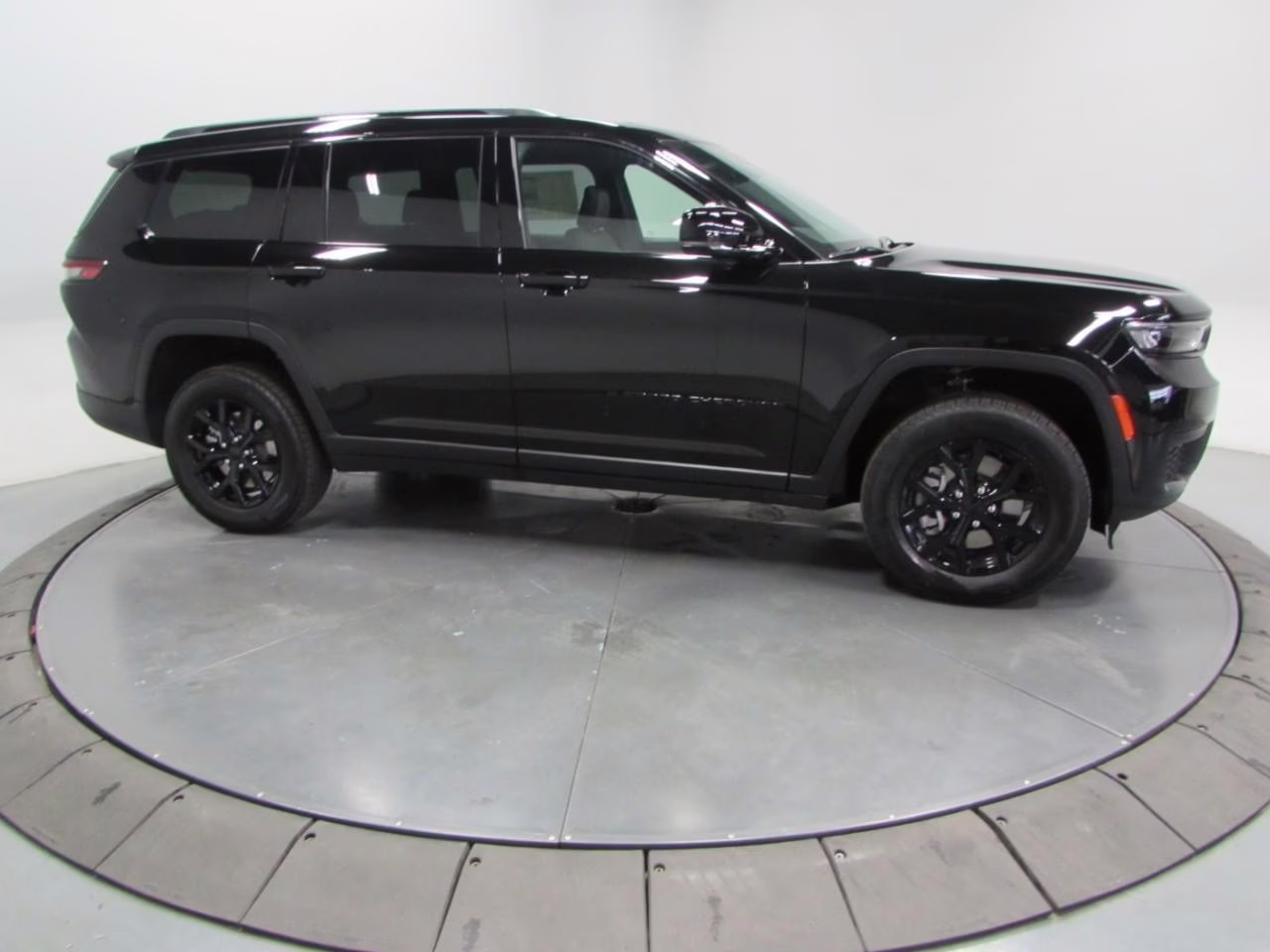 2025 Diamond Black Crystal Pearlcoat Jeep Grand Cherokee L Altitude X 4X4 SUV