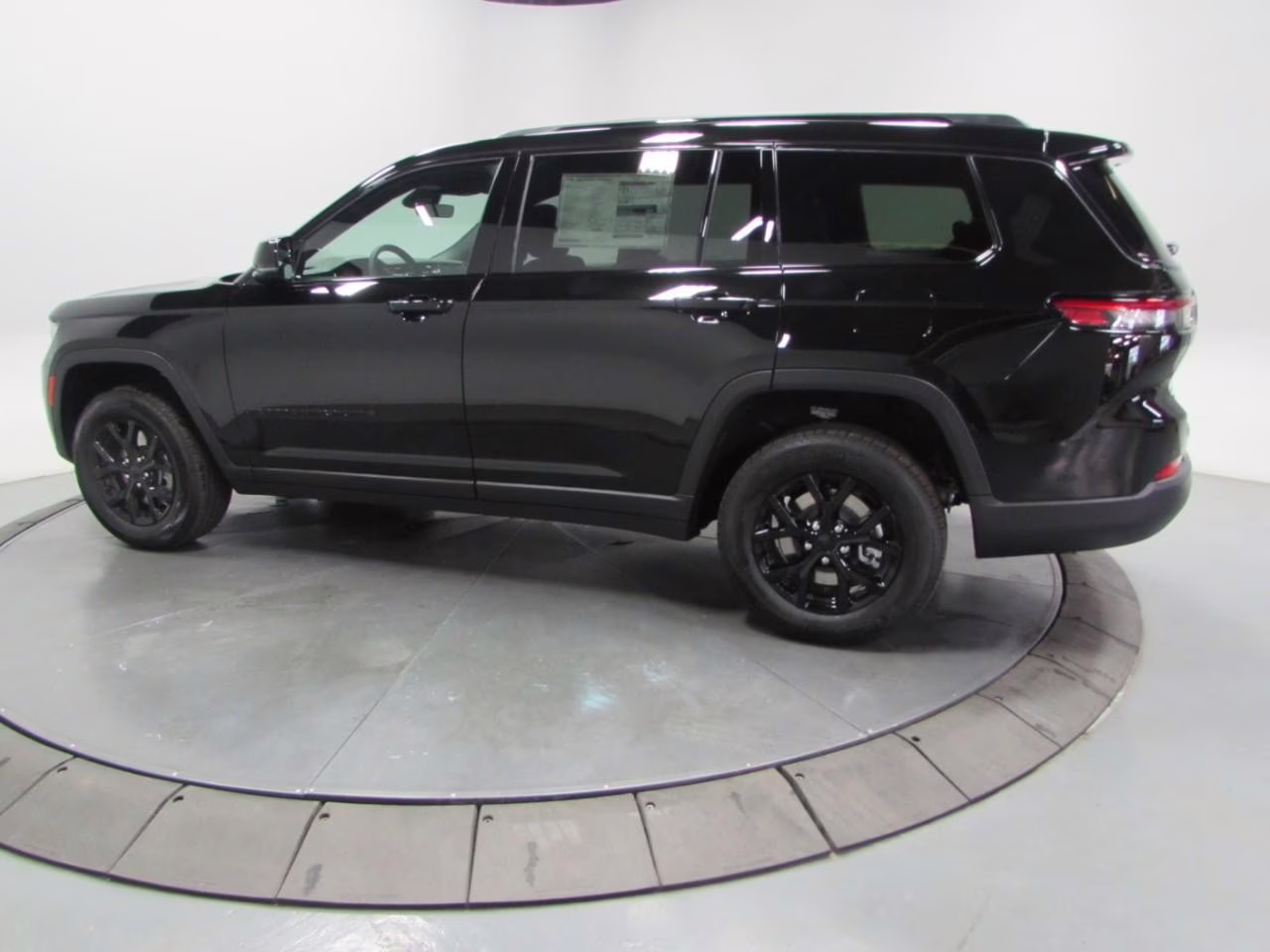 2025 Diamond Black Crystal Pearlcoat Jeep Grand Cherokee L Altitude X 4X4 SUV