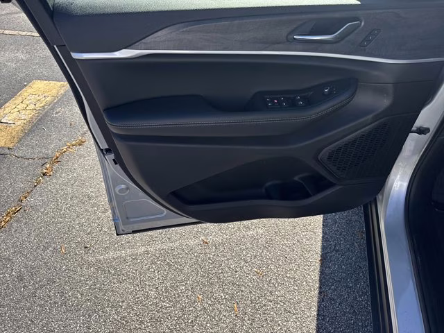 2025 Silver Zynith Jeep Grand Cherokee L Limited 4X4 SUV