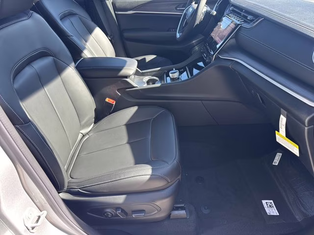 2025 Silver Zynith Jeep Grand Cherokee L Limited 4X4 SUV