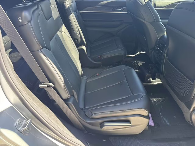 2025 Silver Zynith Jeep Grand Cherokee L Limited 4X4 SUV