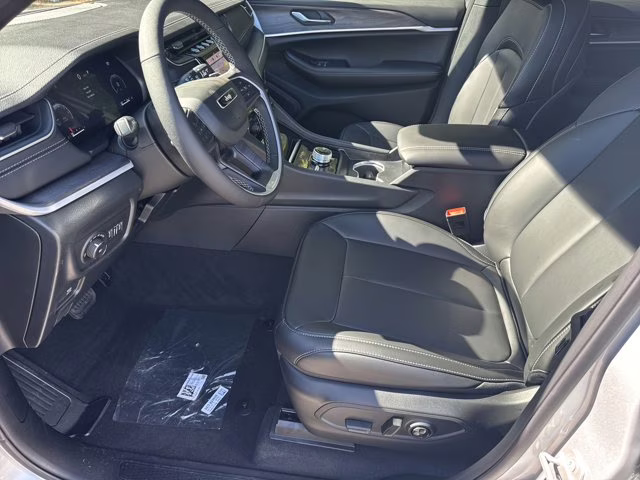 2025 Silver Zynith Jeep Grand Cherokee L Limited 4X4 SUV