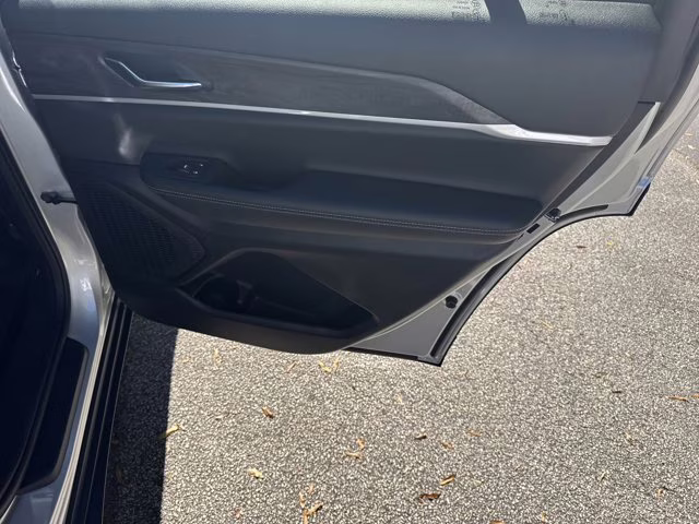 2025 Silver Zynith Jeep Grand Cherokee L Limited 4X4 SUV