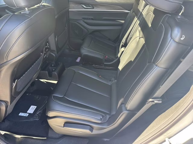 2025 Silver Zynith Jeep Grand Cherokee L Limited 4X4 SUV