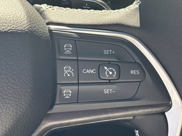 2025 Silver Zynith Jeep Grand Cherokee L Limited 4X4 SUV