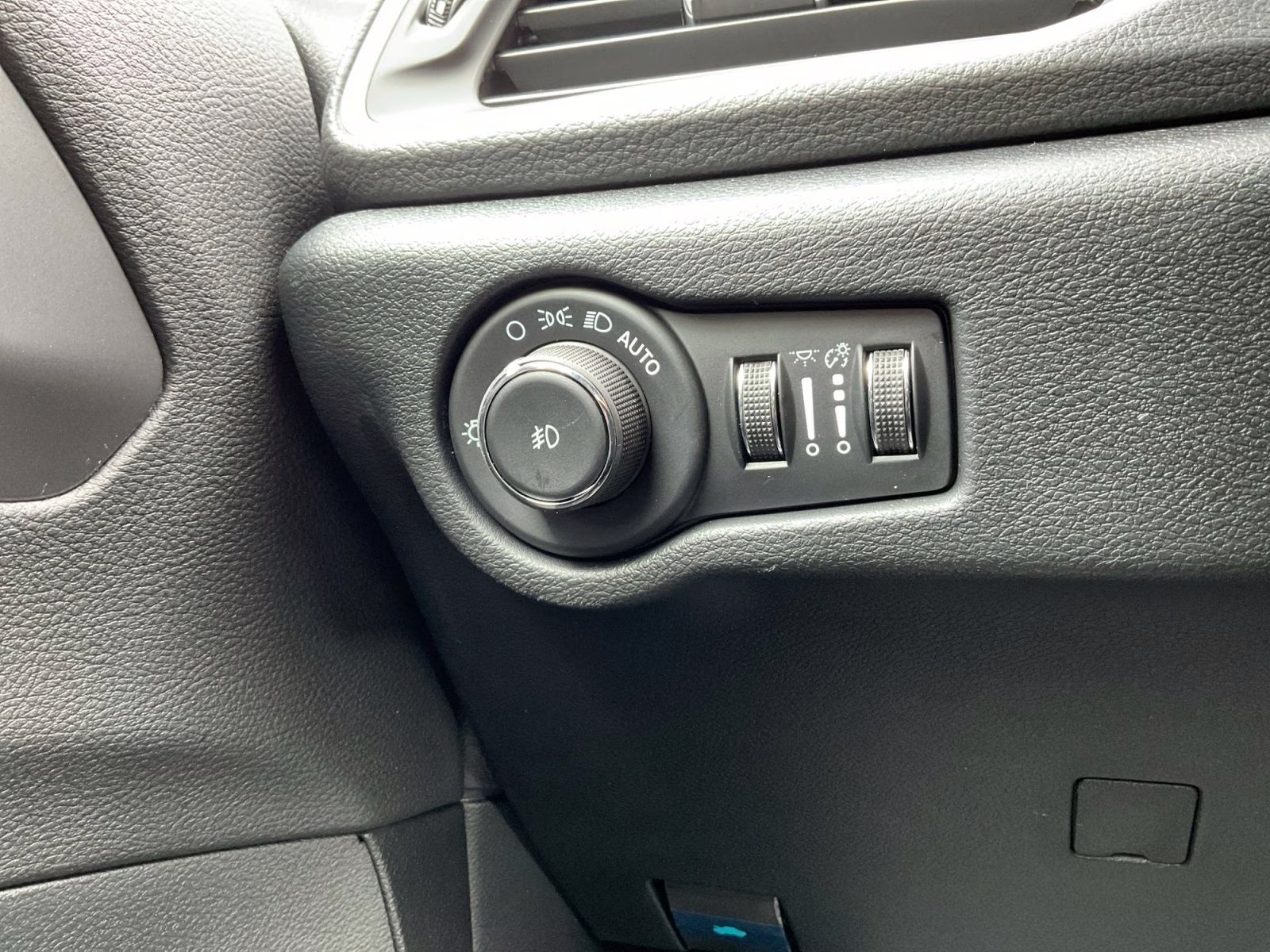 2026 Bright White Clearcoat Chrysler Pacifica Select AWD Van