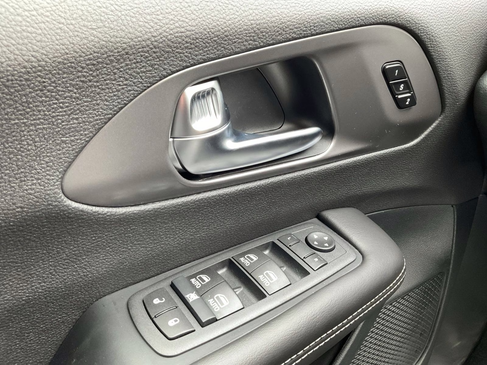 2026 Bright White Clearcoat Chrysler Pacifica Select AWD Van