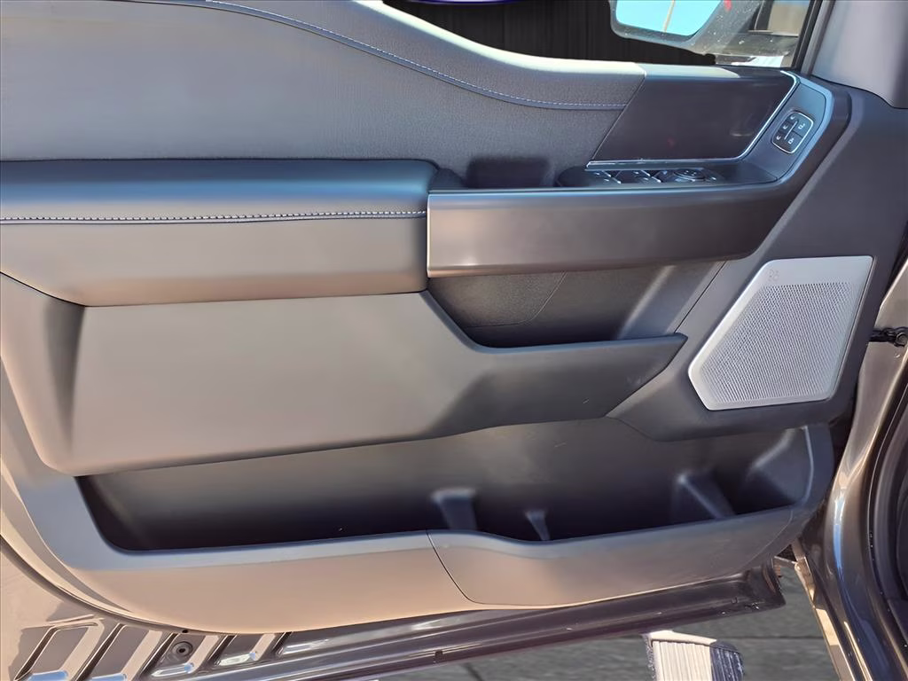 2025 Carbonized Gray Metallic Ford F-150 LARIAT 4X4 Truck