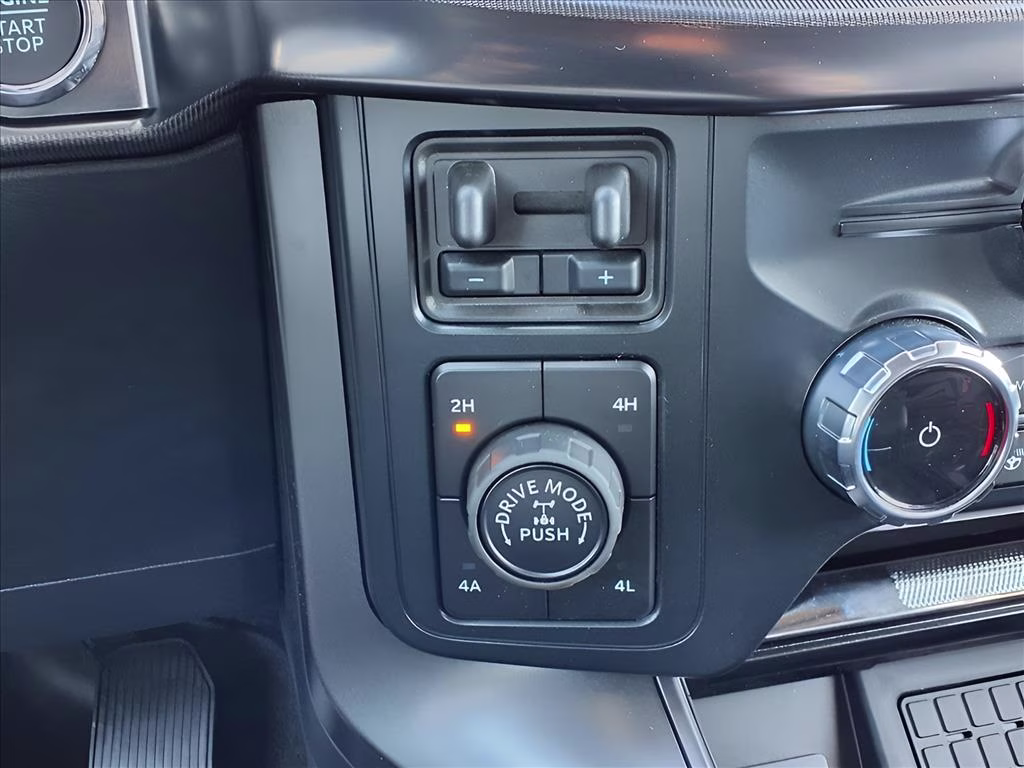 2025 Carbonized Gray Metallic Ford F-150 LARIAT 4X4 Truck