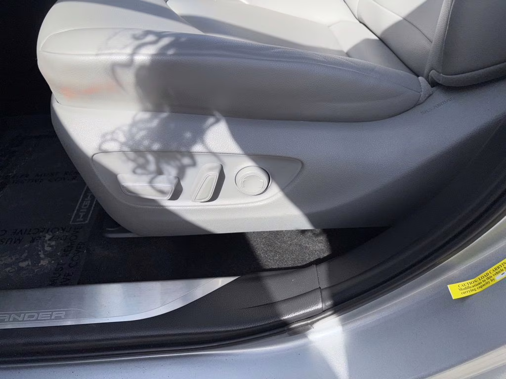 2024 Celestial Silver Metallic Toyota Highlander XLE FWD SUV