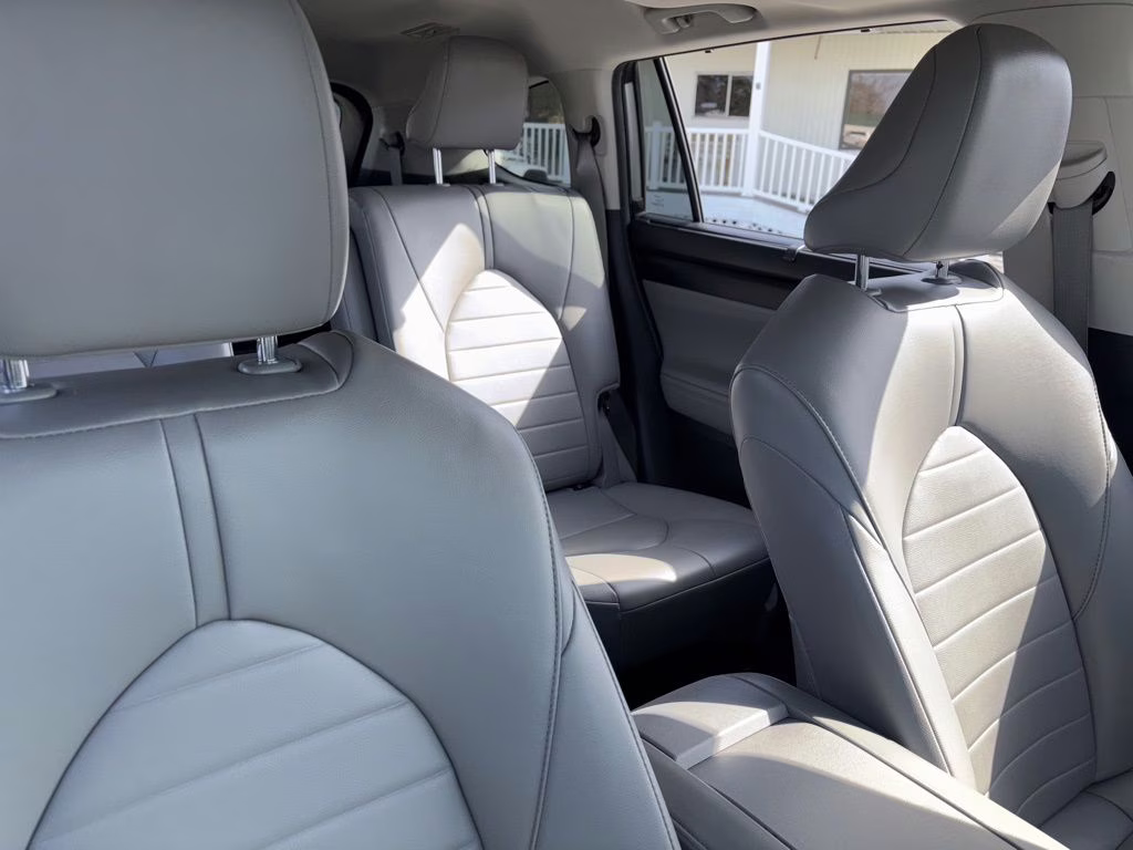 2024 Celestial Silver Metallic Toyota Highlander XLE FWD SUV