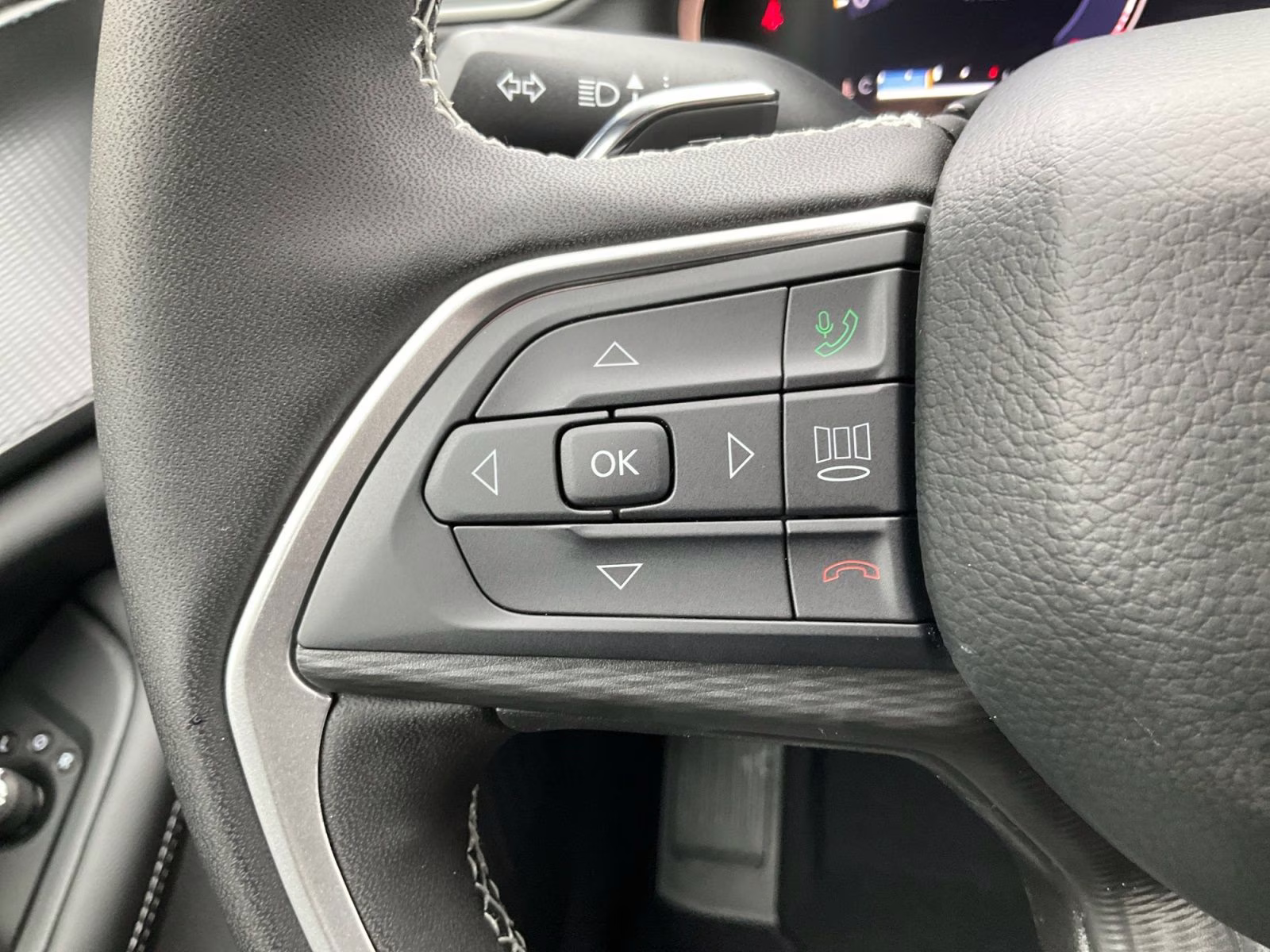 2025 Diamond Black Crystal Pearlcoat Jeep Grand Cherokee Altitude X 4X4 SUV