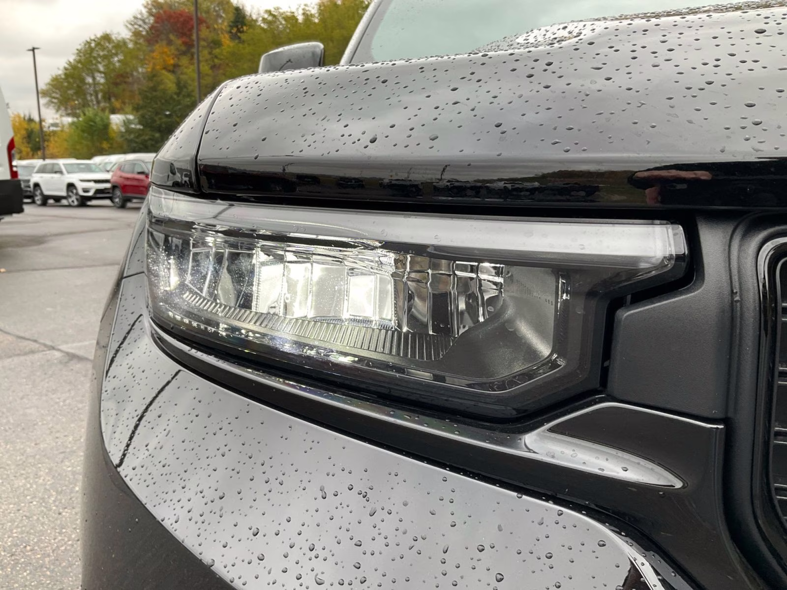 2025 Diamond Black Crystal Pearlcoat Jeep Grand Cherokee Altitude X 4X4 SUV