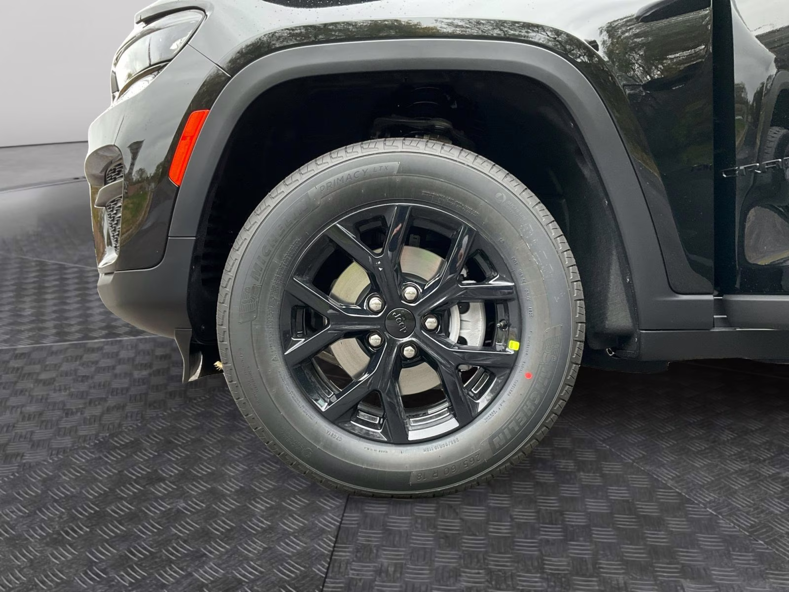 2025 Diamond Black Crystal Pearlcoat Jeep Grand Cherokee Altitude X 4X4 SUV