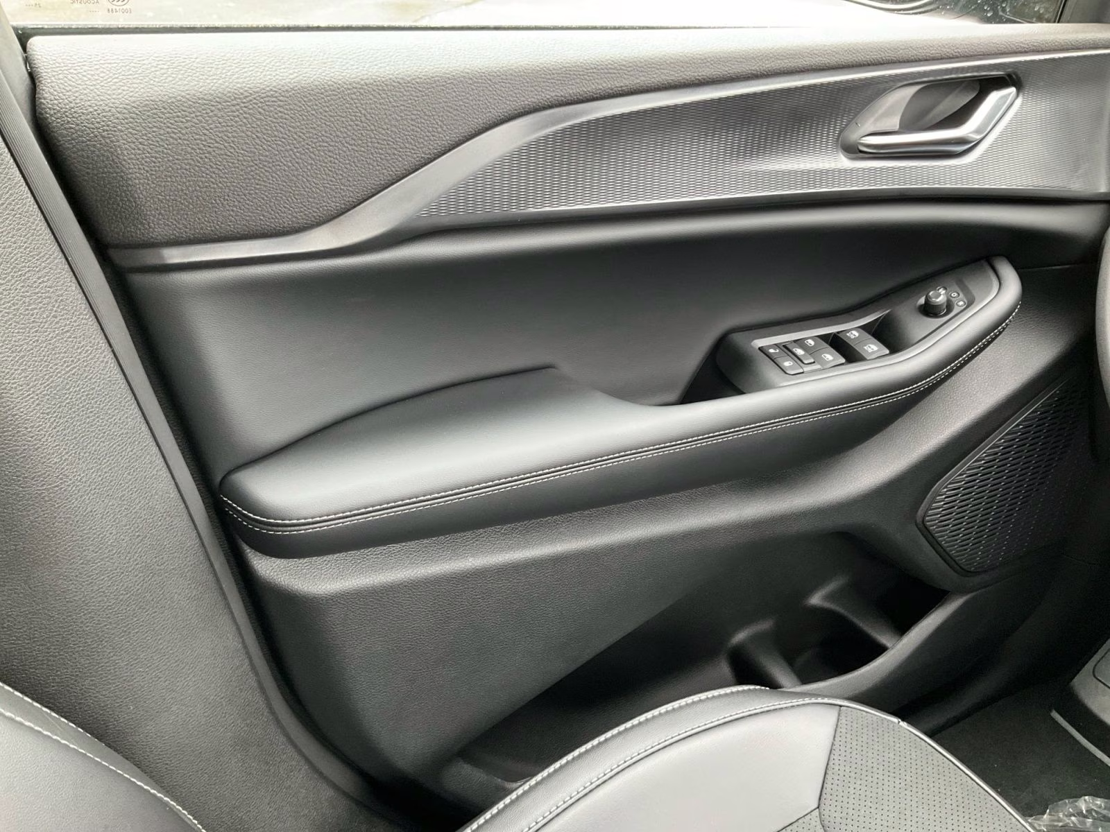 2025 Diamond Black Crystal Pearlcoat Jeep Grand Cherokee Altitude X 4X4 SUV