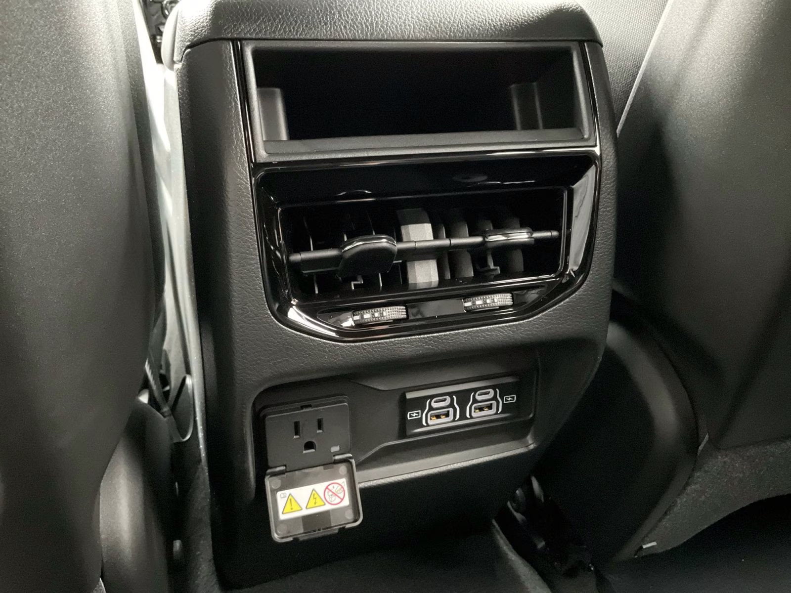 2025 Diamond Black Crystal Pearlcoat Jeep Grand Cherokee Altitude X 4X4 SUV