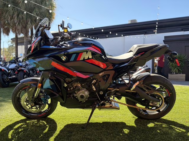 2025 BLACK STORM METALLIC BMW M 1000 XR