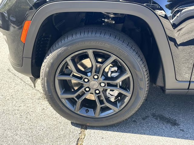 2025 Diamond Black Crystal Pearlcoat Jeep Grand Cherokee L Limited 4X4 SUV