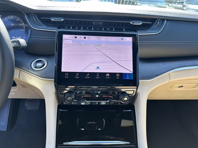 2025 Diamond Black Crystal Pearlcoat Jeep Grand Cherokee L Limited 4X4 SUV