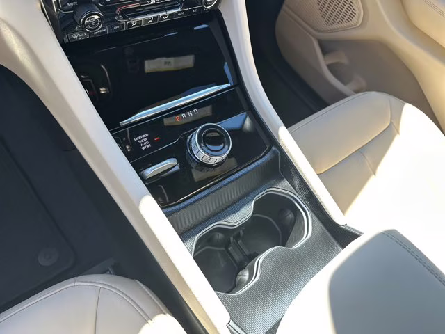 2025 Diamond Black Crystal Pearlcoat Jeep Grand Cherokee L Limited 4X4 SUV