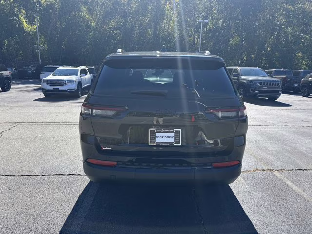 2025 Diamond Black Crystal Pearlcoat Jeep Grand Cherokee L Limited 4X4 SUV