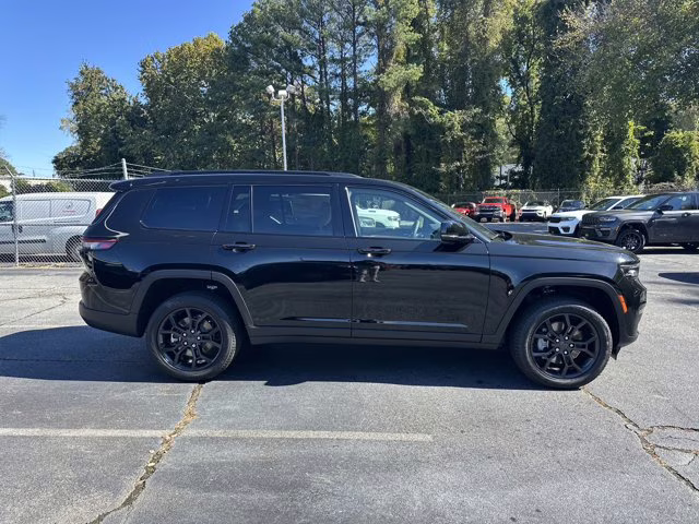 2025 Diamond Black Crystal Pearlcoat Jeep Grand Cherokee L Limited 4X4 SUV