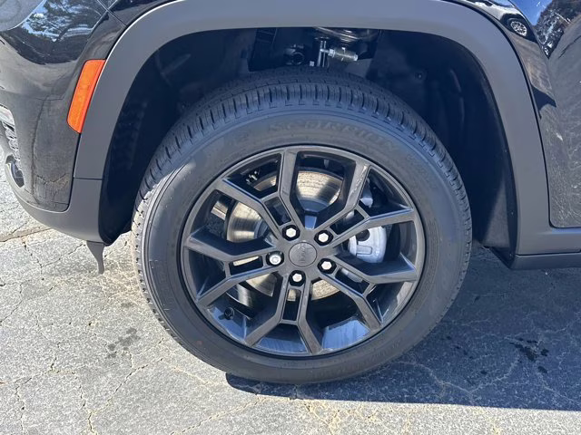 2025 Diamond Black Crystal Pearlcoat Jeep Grand Cherokee L Limited 4X4 SUV