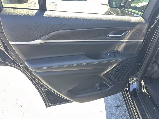 2025 Diamond Black Crystal Pearlcoat Jeep Grand Cherokee L Limited 4X4 SUV