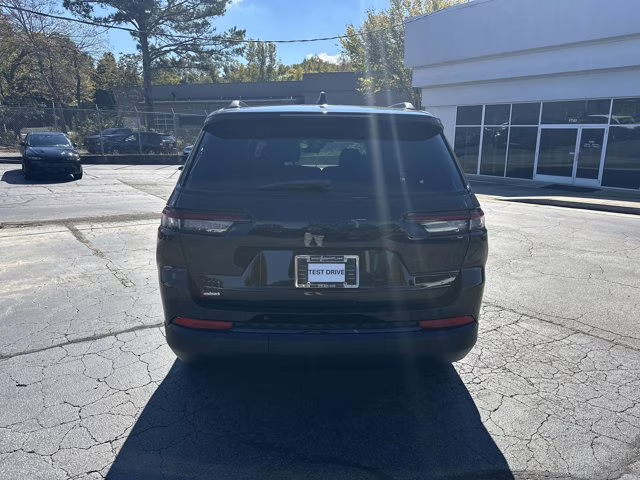 2025 Diamond Black Crystal Pearlcoat Jeep Grand Cherokee L Limited 4X4 SUV