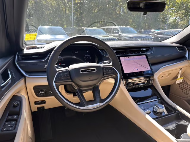 2025 Diamond Black Crystal Pearlcoat Jeep Grand Cherokee L Limited 4X4 SUV