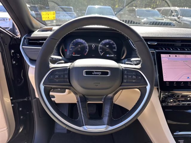 2025 Diamond Black Crystal Pearlcoat Jeep Grand Cherokee L Limited 4X4 SUV