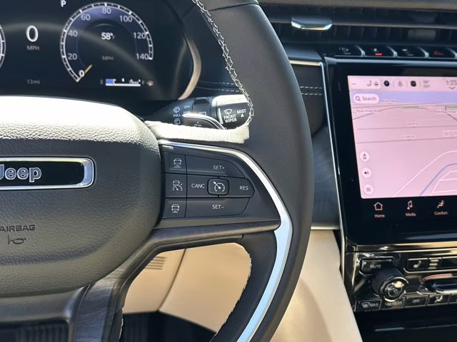 2025 Diamond Black Crystal Pearlcoat Jeep Grand Cherokee L Limited 4X4 SUV